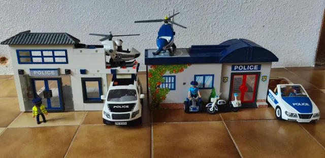 Playmobil Estación de Policía y Vehículos