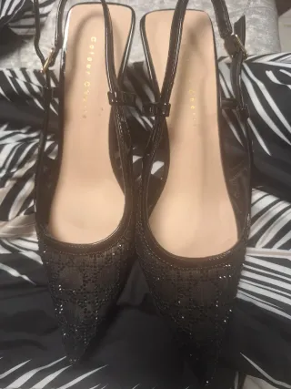 Zapatos negros de tacón con encaje