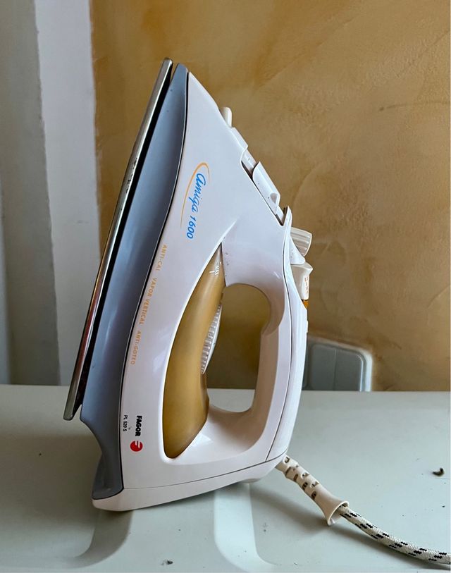 Plancha de vapor Fagor Amiga 1600