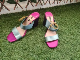 Sandalias raso Stradivarius colores