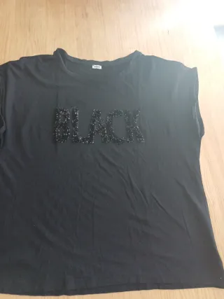 Camiseta negra Pimkie con lentejuelas