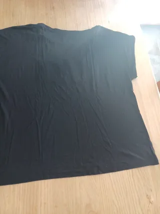Camiseta negra Pimkie con lentejuelas