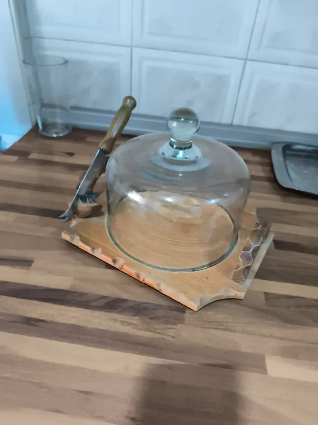 Quesera de madera y cristal