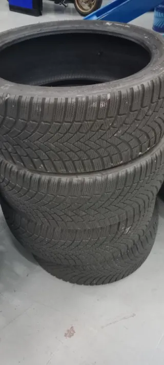 4 Neumáticos Bridgeston de invierno 225/40/R19