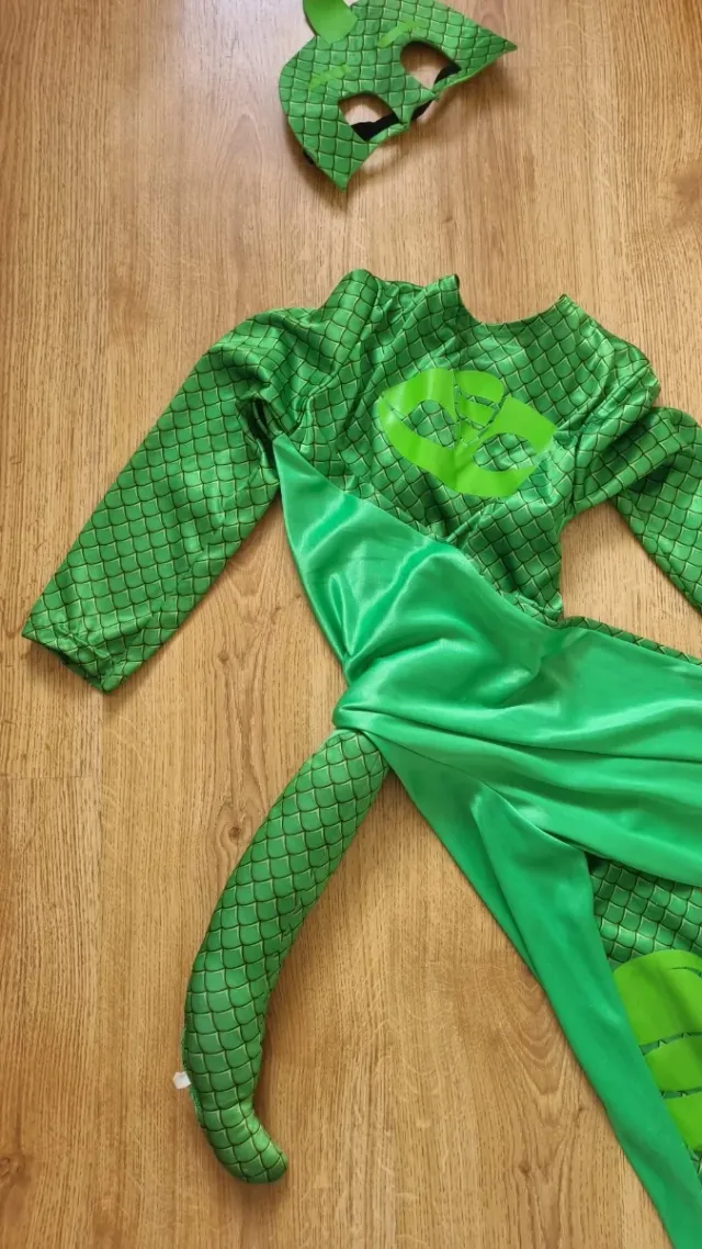 Disfraz niño de lagarto con máscara
Talla 4-6 años