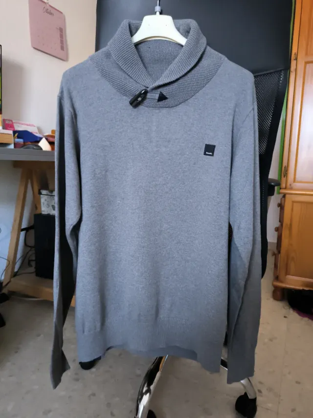 Jersey gris de la marca Bench