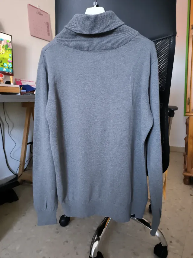 Jersey gris de la marca Bench