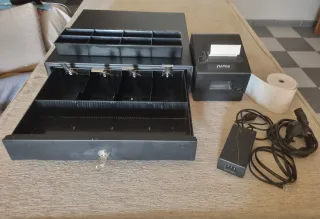 Caja Registradora completa, con su cableado y TPV