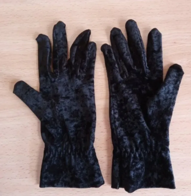 Bufanda y guantes aterciopelados