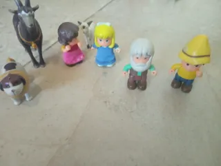 Bambole Disney in miniatura e altro