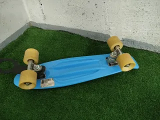 Monopatín infantil azul