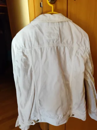 Cazadora vaquera blanca Zara