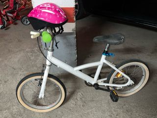 Bicicleta infantil niño o niña con casco rosa 