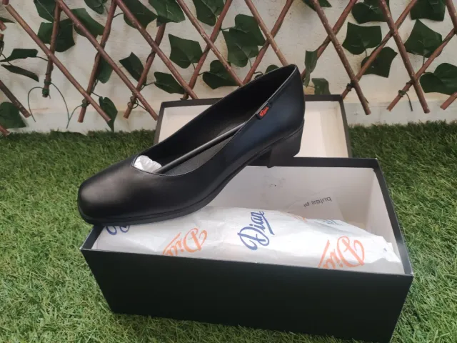 Zapatos piel negros tacón bajo Dian sin estrenar