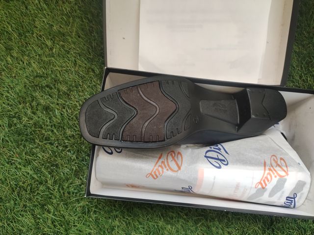 Zapatos piel negros tacón bajo Dian sin estrenar