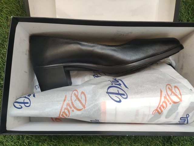 Zapatos piel negros tacón bajo Dian sin estrenar