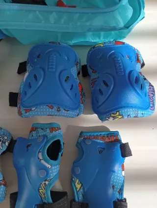 Zapatillas con ruedas y protecciones
