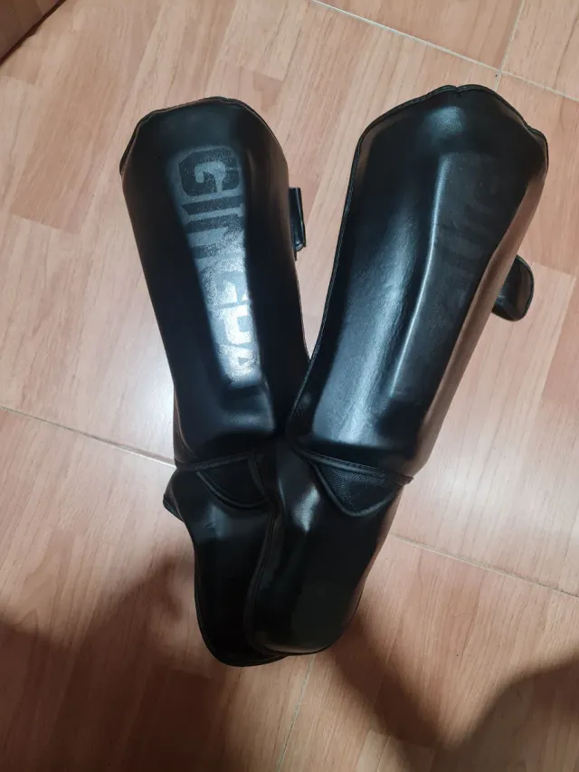 Espinilleras Kickboxing Negras