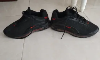 Deportivas Nike Air Negras y Rojas
