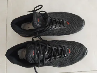 Deportivas Nike Air Negras y Rojas