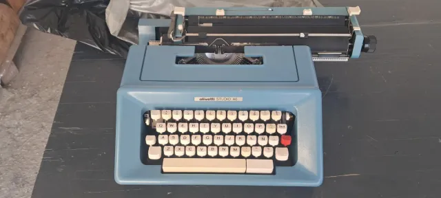 Máquina de escribir Olivetti Studio 46
