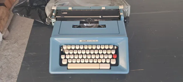 Máquina de escribir Olivetti Studio 46