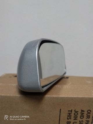 Espejo retrovisor plateado para ampliar campo 
