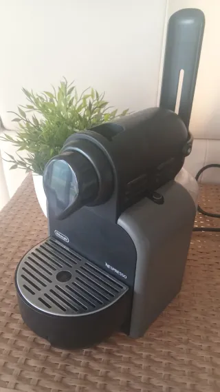 Cafetera Nespresso DeLongui