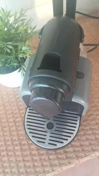 Cafetera Nespresso DeLongui