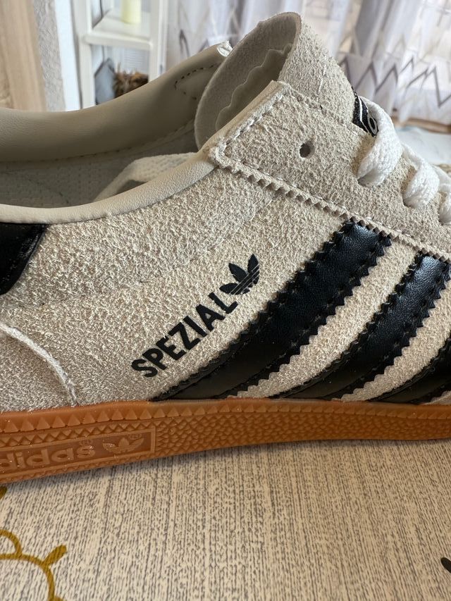 Adidas Spezial Beige/Negro