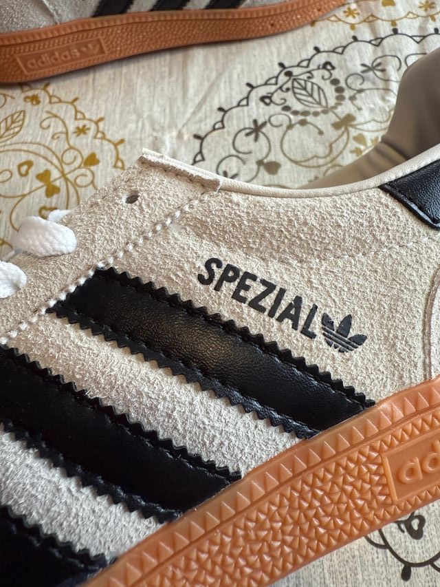 Adidas Spezial Beige/Negro