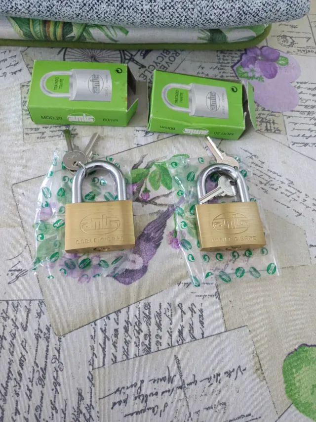 2 Candados Amig Mod. 20 60mm con llaves  iguales