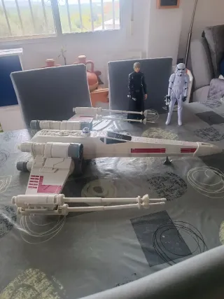 Lote Star Wars 1 nave + 2 figuras
