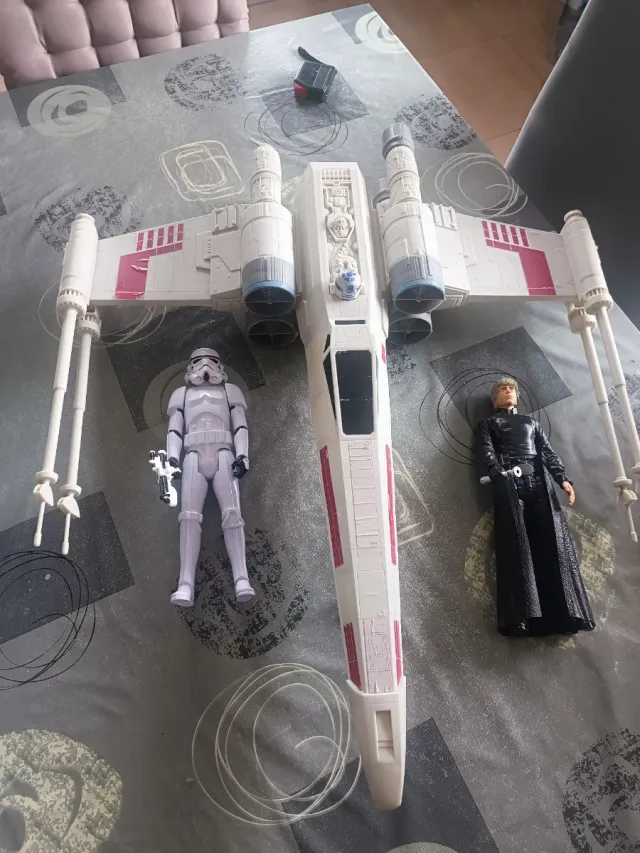 Lote Star Wars 1 nave + 2 figuras
