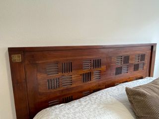 Cama de madera maciza