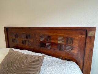 Cama de madera maciza