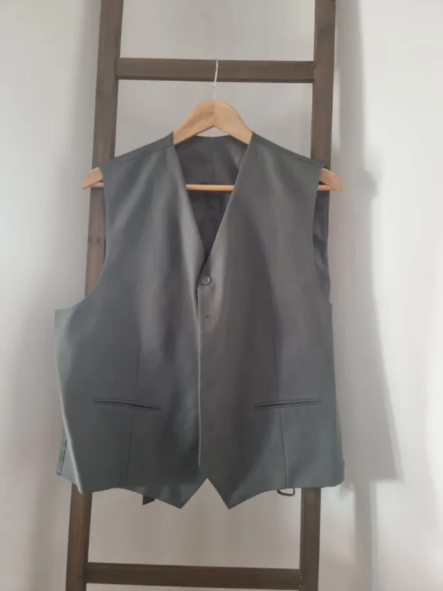 Traje gris