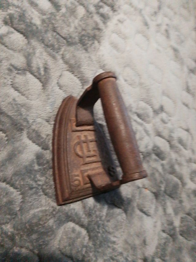 Plancha antigua de hierro fundido