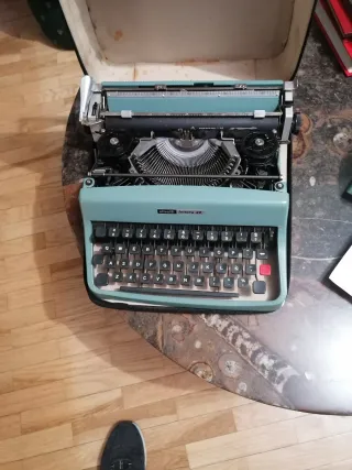 Máquina de escribir Olivetti Lettera 32