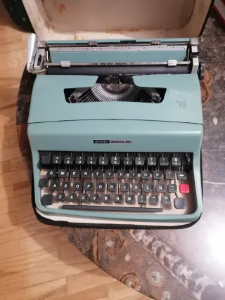 Máquina de escribir Olivetti Lettera 32