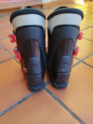 Botas de esquí Nordica negras con hebillas rojas