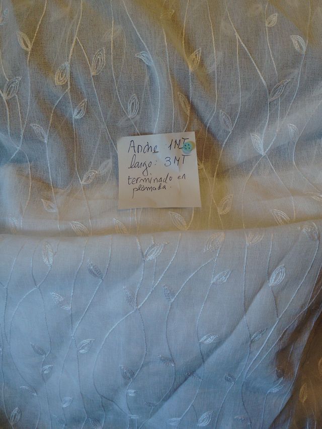 Foglie ricamate bianche in retal visillo