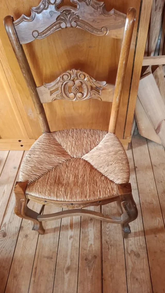 SILLAS DE MADERA DE OLIVO Y ASIENTO DE ENEA