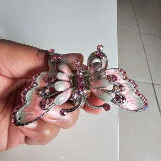 Pinza para pelo mariposa con pedrería rosa