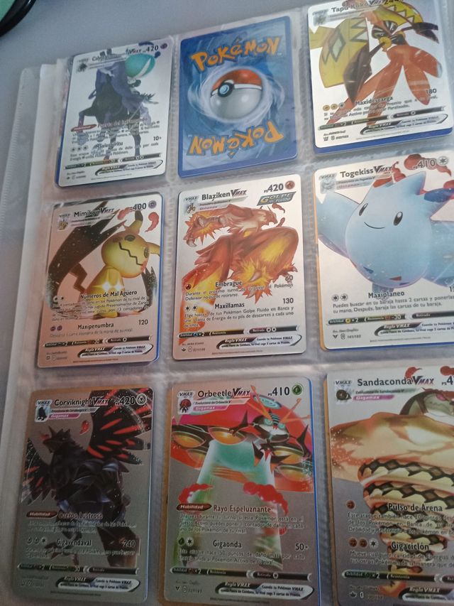 Cartas Pokémon VMAX 
Y cartas variadas