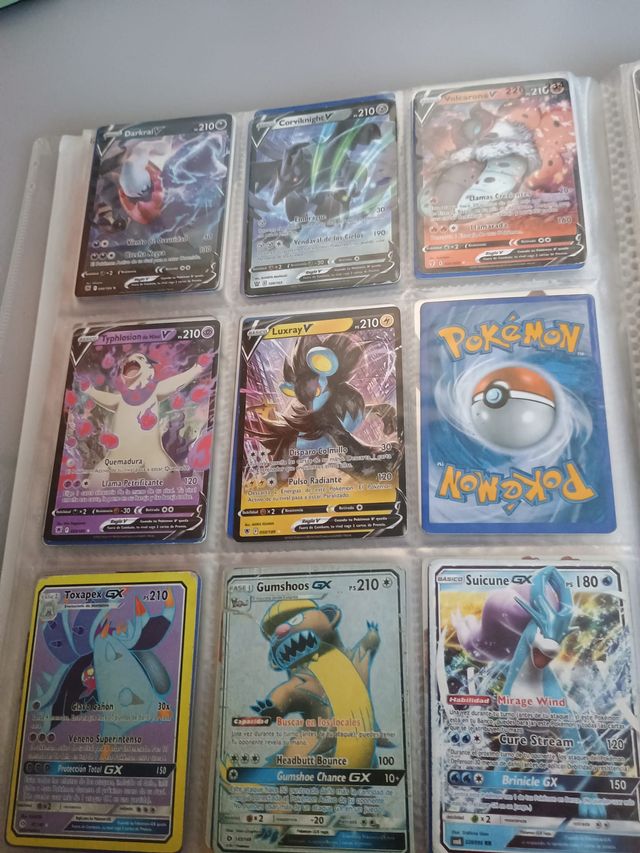 Cartas Pokémon VMAX 
Y cartas variadas