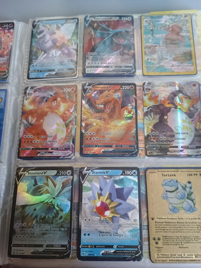 Cartas Pokémon VMAX 
Y cartas variadas