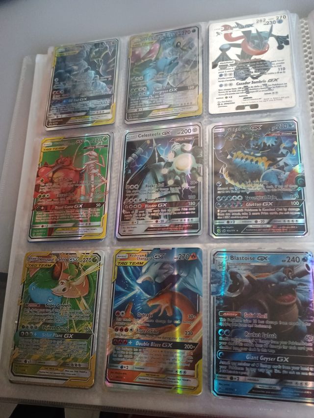 Cartas Pokémon VMAX 
Y cartas variadas