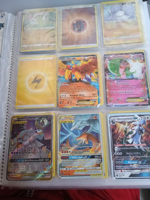 Cartas Pokémon VMAX 
Y cartas variadas