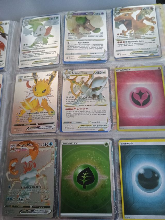 Cartas Pokémon VMAX 
Y cartas variadas